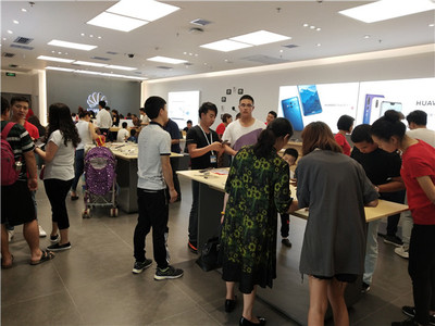 華為門店單店三日銷售額突破60萬，體驗式消費引領電子產品零售新浪潮